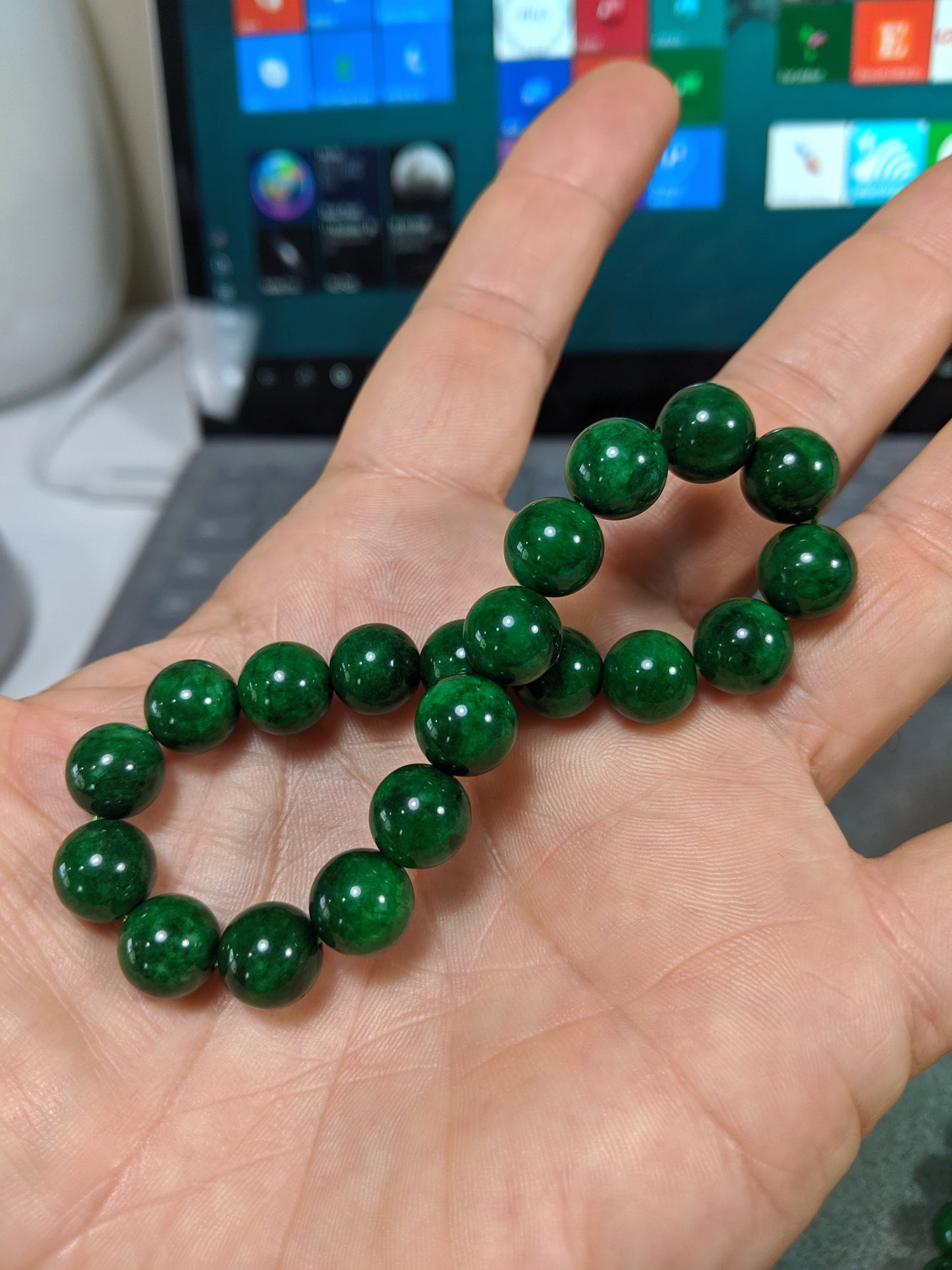 Give me Green! | Rich Green JADE Bead Bracelet Men Stretch 10mm