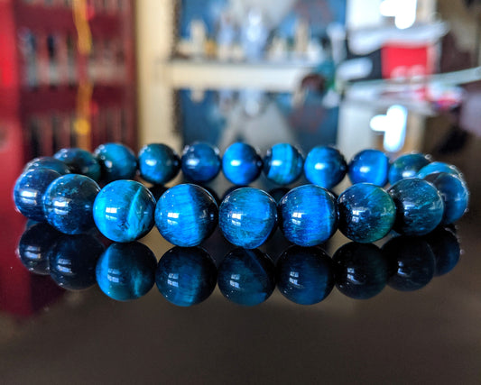 This is the main picture for the Aqua Blue bead bracelet.  The color is an aqua with greenish blue tones depending on the lighting.  It is one of  our most popular bracelet.  Everyone loves the color, and you will be very happy too.